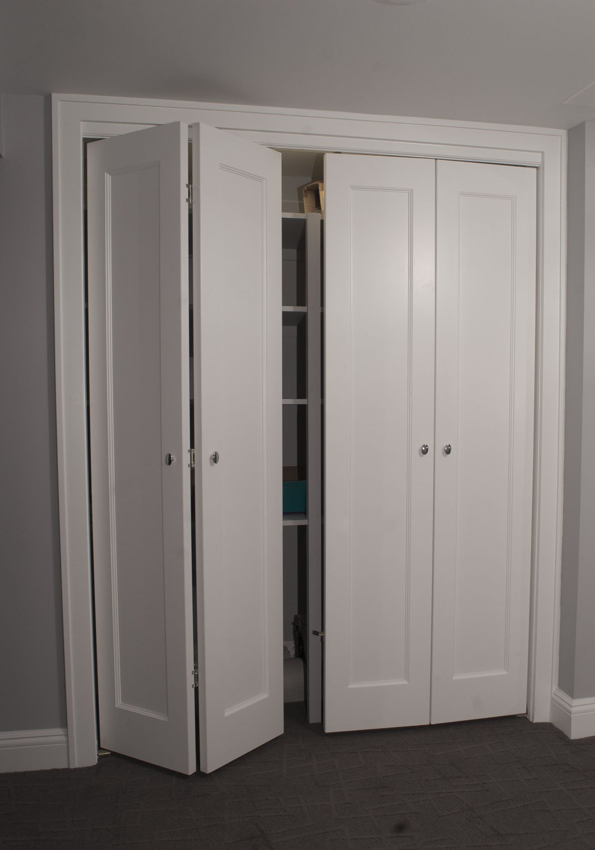 дверь гармошка в встроенный шкаф